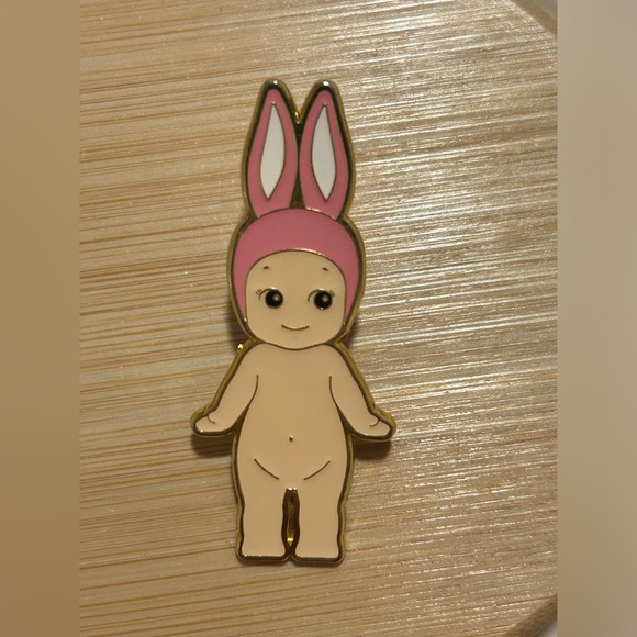 Sonny Angel bunny pin - Picture 5 of 5
